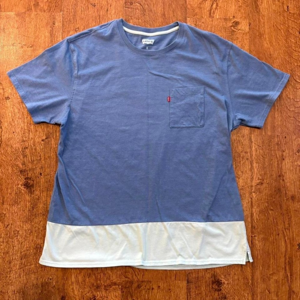 Minimalist Blue Levi's pocket T-shirt